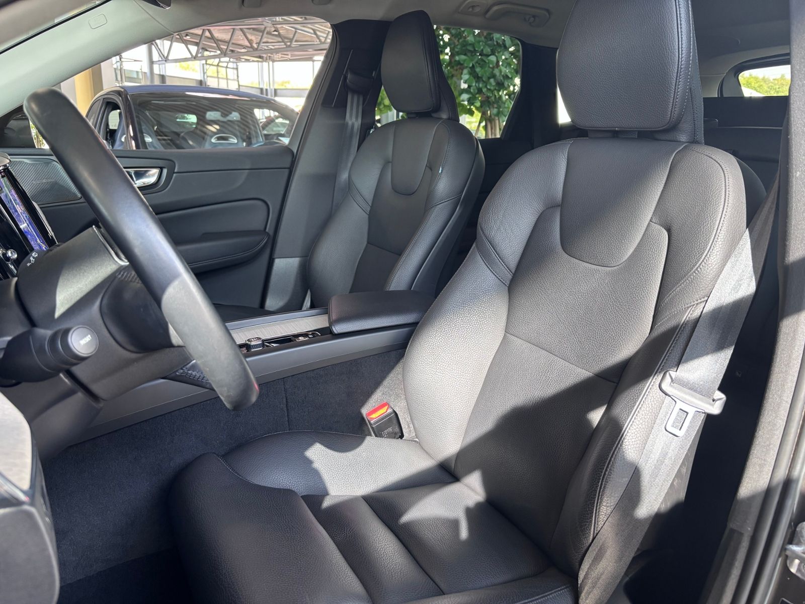 Fahrzeugabbildung Volvo XC60 Inscription AWD AHK H/K ACC MEMORY 20"
