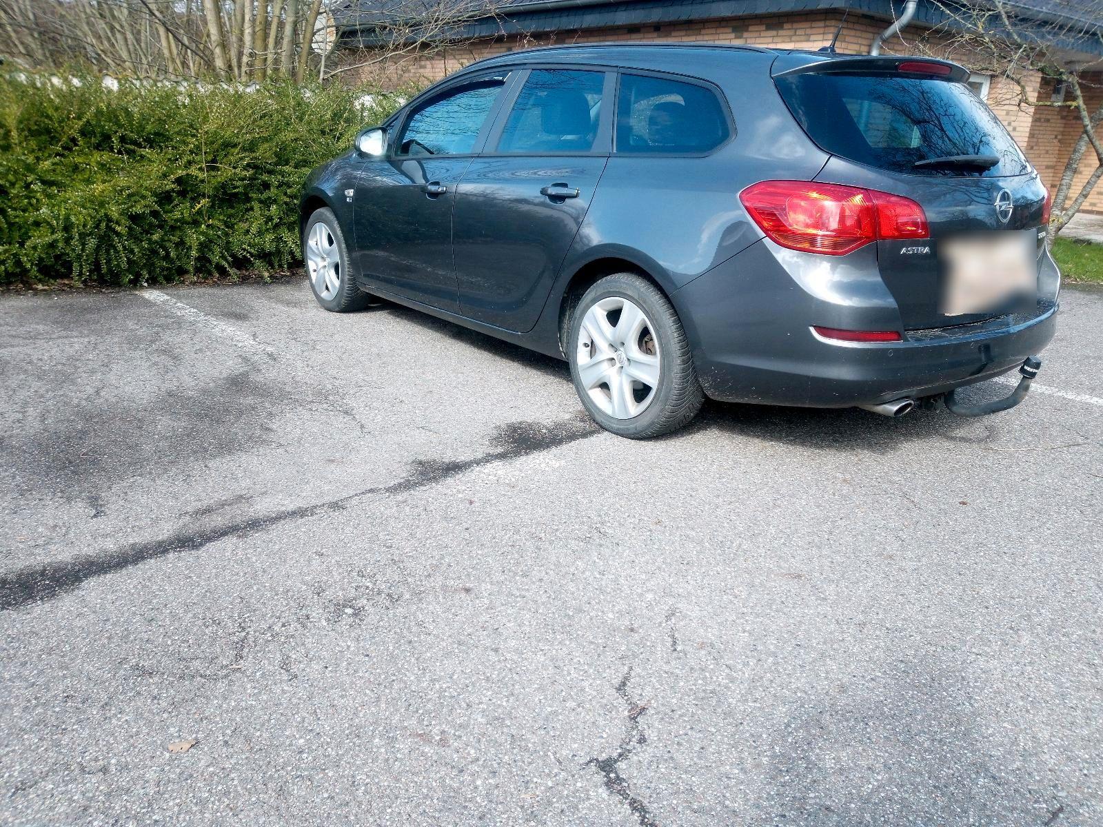 Opel Astra 2012 — photo 6