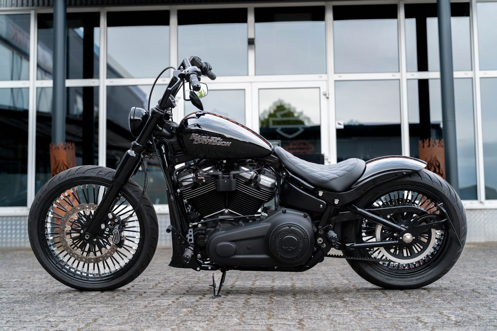 Fahrzeugabbildung Harley-Davidson FXBB STREET BOB SOFTAIL - MCJ - BIG SPOKE -