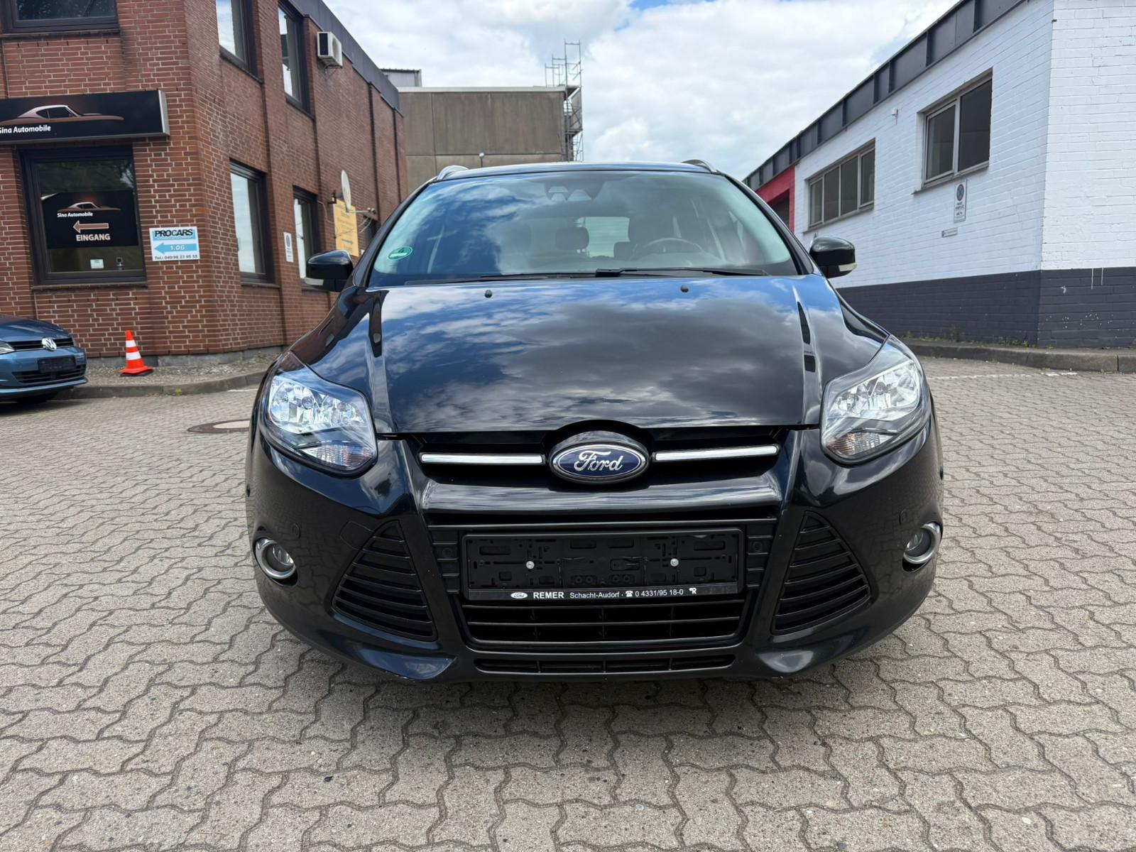 Ford Focus Titanium AUT. 2.0 TDCI*NAVI*R-CAM*AHK*PDC