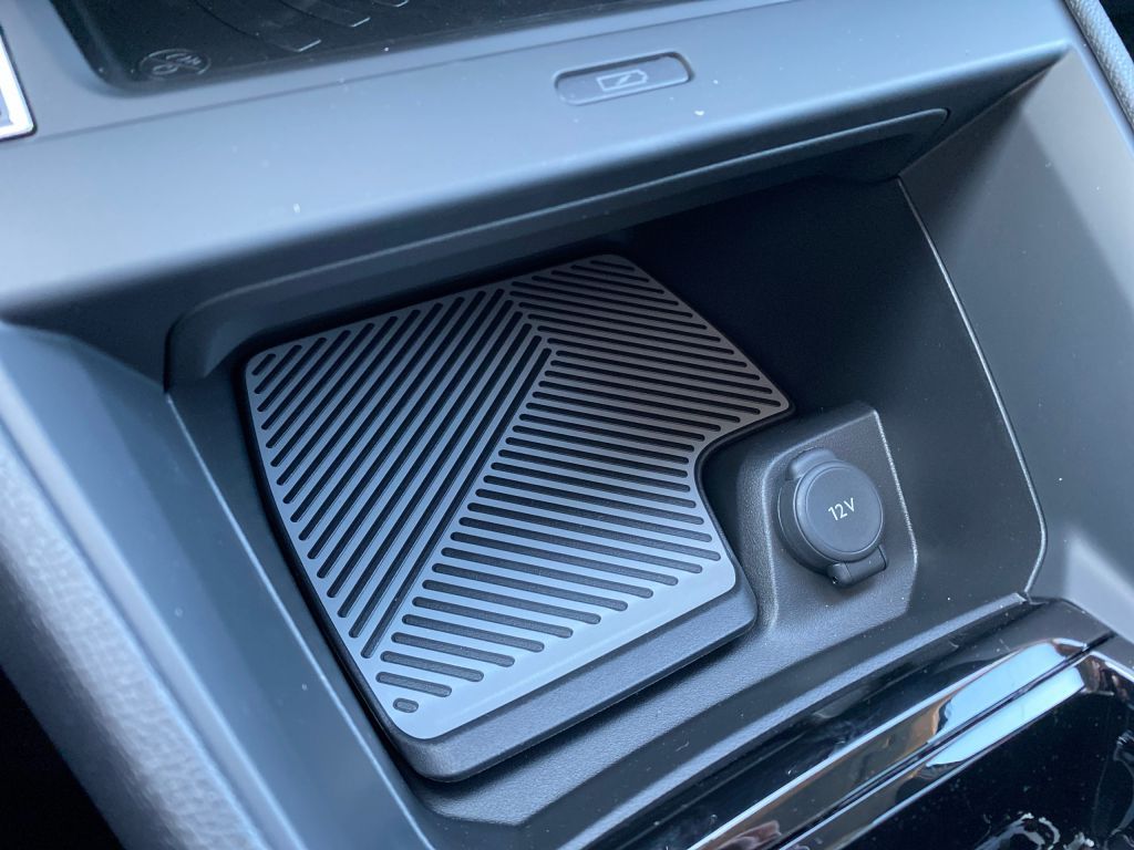 Fahrzeugabbildung Citroën C4 Hybrid 145 Automatik MAX *Winter- u. Techno-P