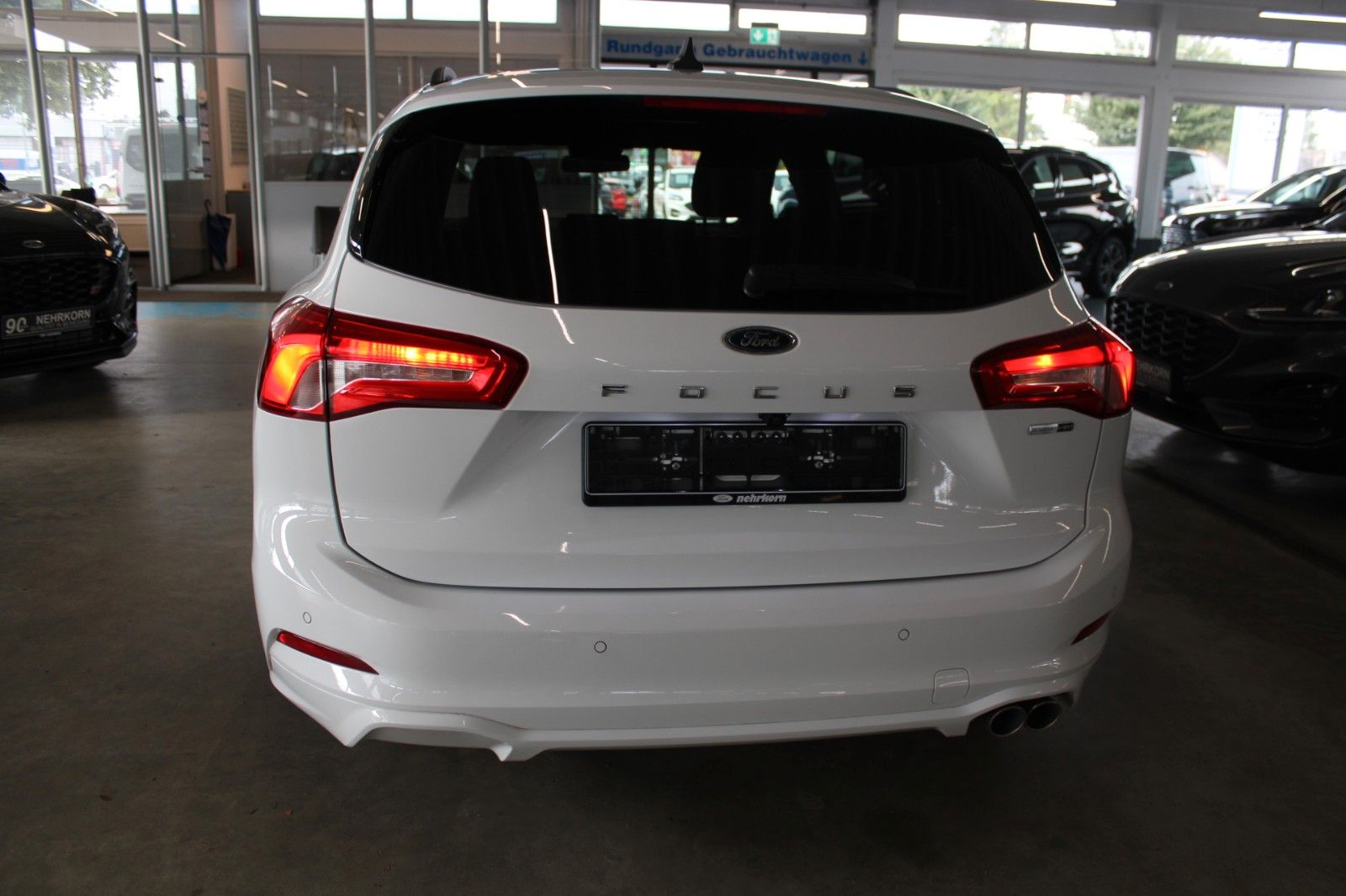 Fahrzeugabbildung Ford Focus ST-Line Turnier LED Park + Winter Paket