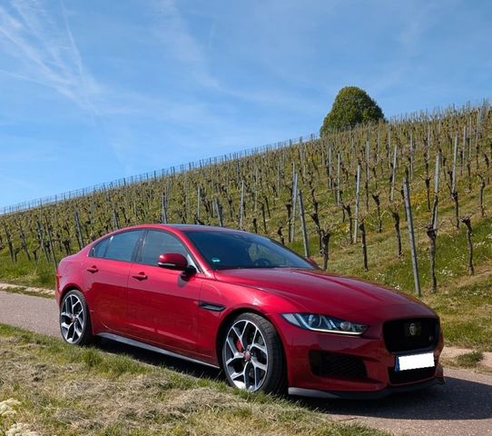 JAGUAR XE