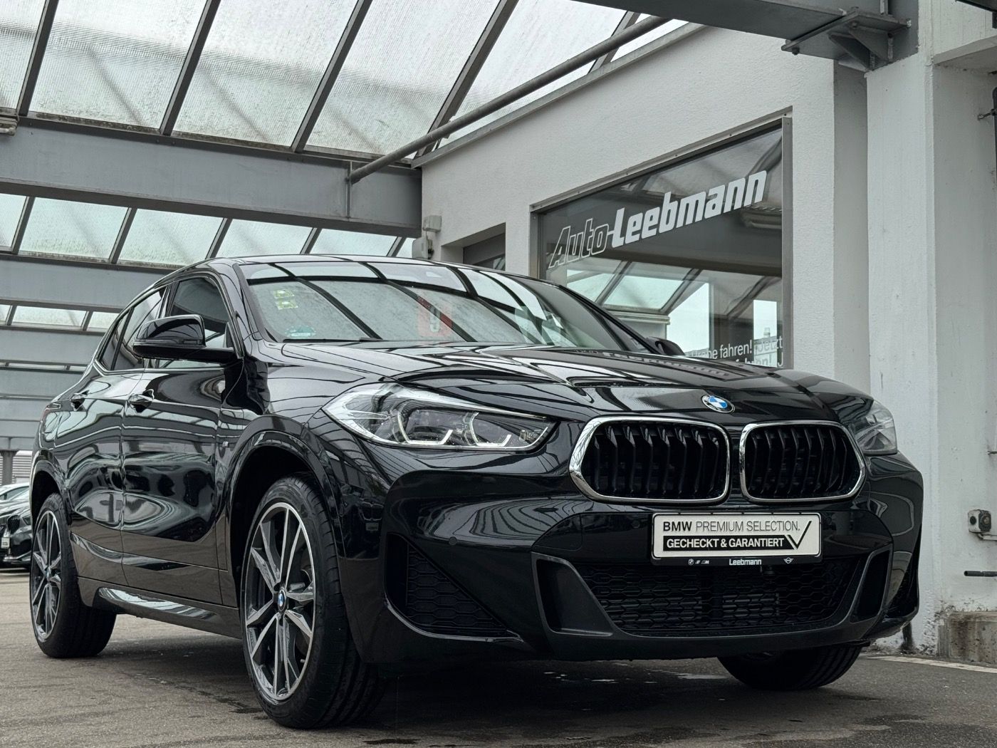 Fahrzeugabbildung BMW X2 sDrive18i M-Sportpaket GARANTIE bis 09/2028