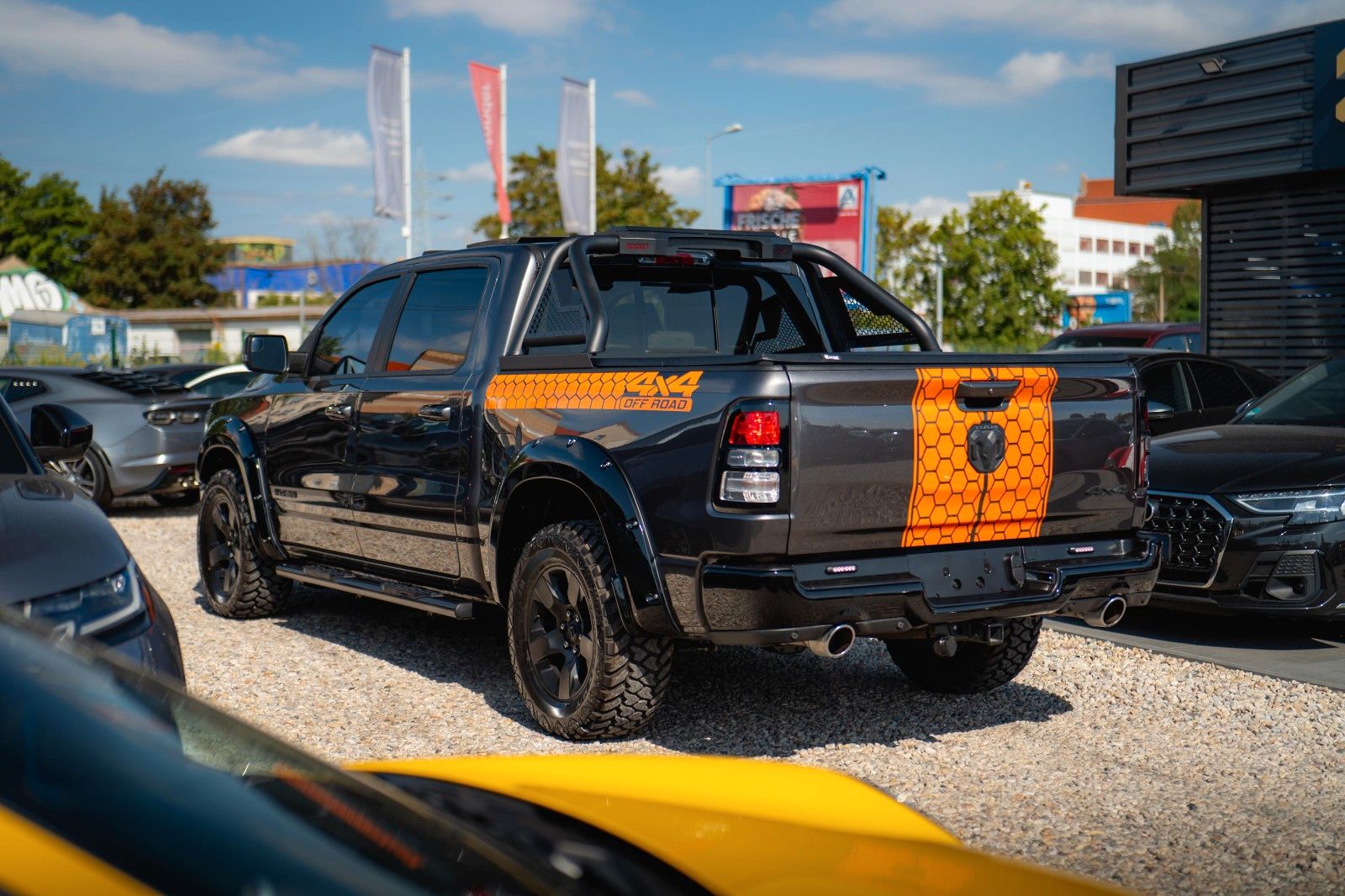 Fahrzeugabbildung Dodge RAM 5.7 V8 HEMI 4x4 OFFROAD Night Limited 19%