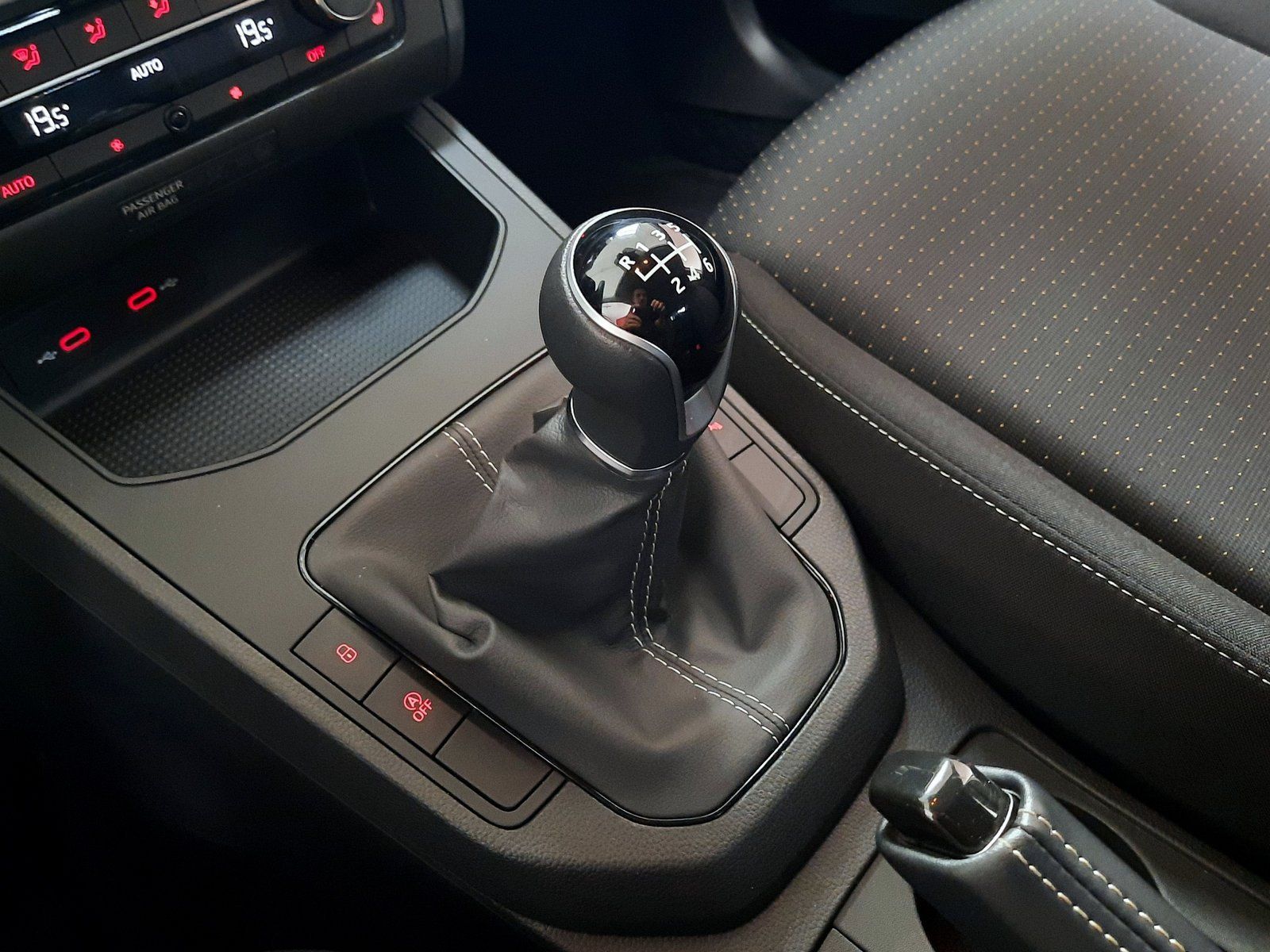 Fahrzeugabbildung SEAT Ibiza Style Edition TSI *Navi*Cam*PDC*LED*ACC*