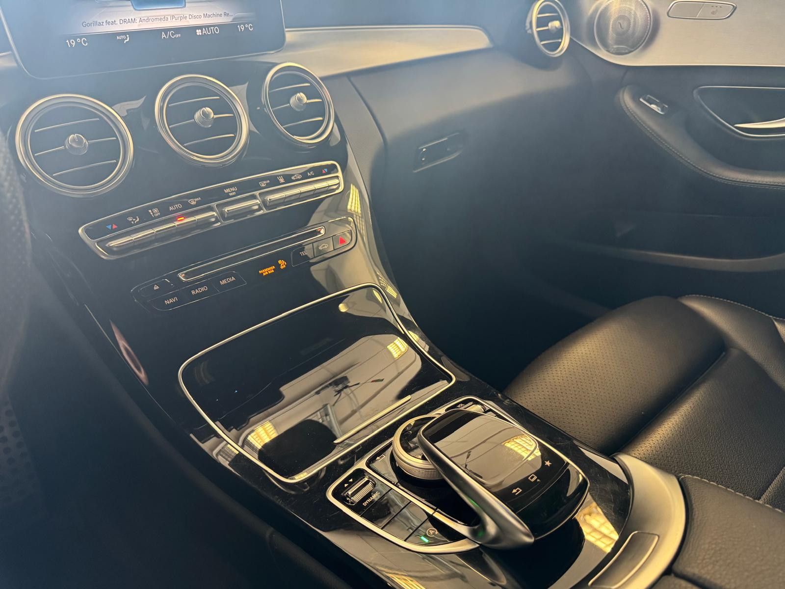Fahrzeugabbildung Mercedes-Benz C 300 T-Modell/AMG LINE/PANORAMA/NAVI/BURMESTER