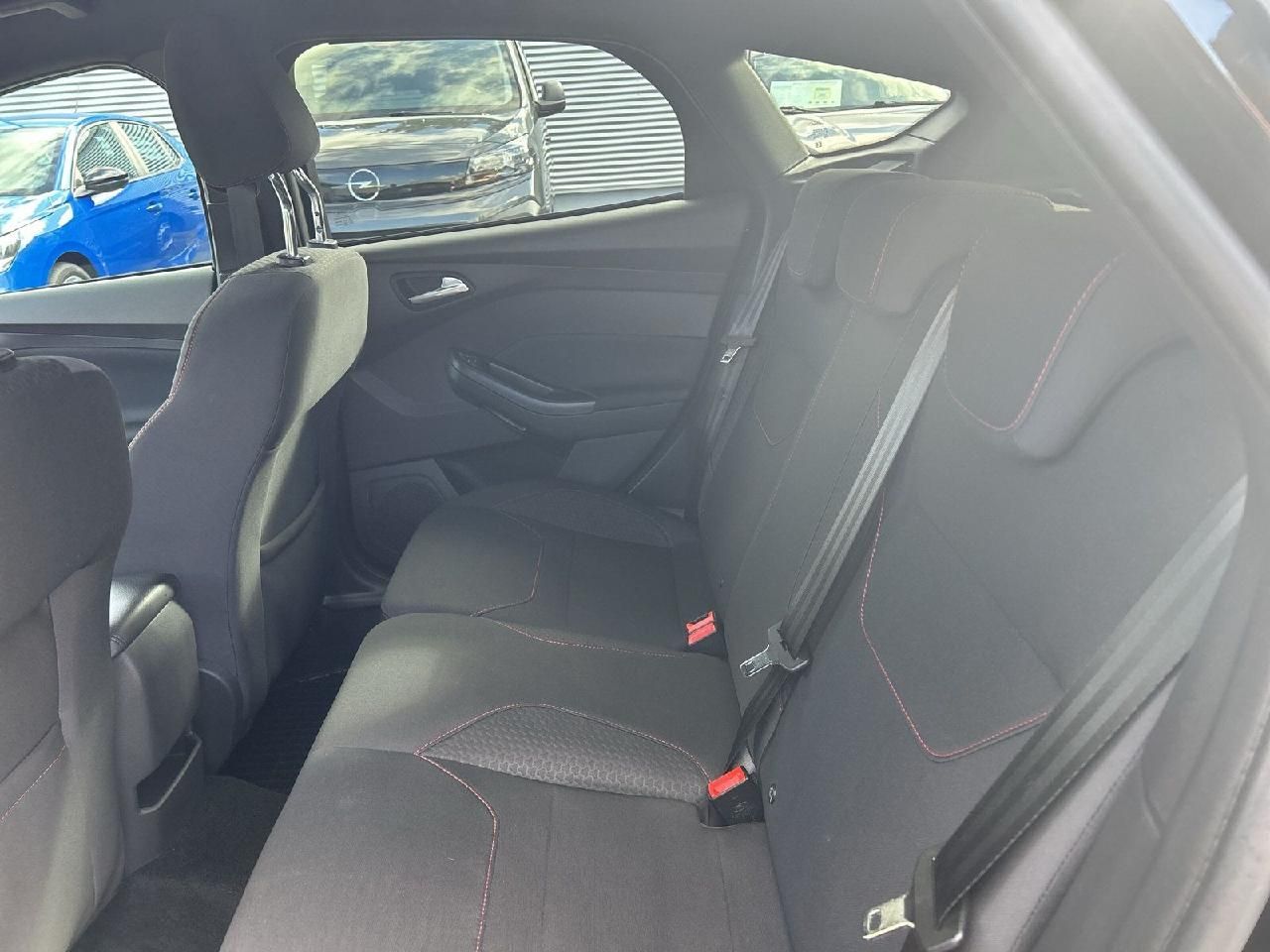 Fahrzeugabbildung Ford Focus Lim. 1,0 ST-Line