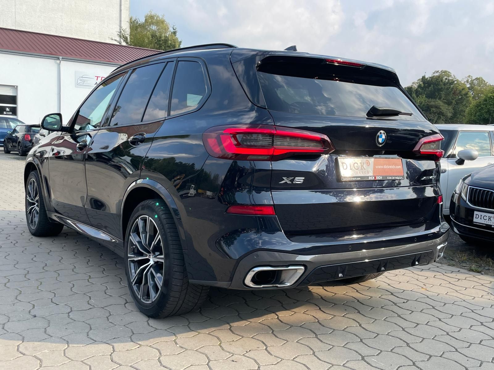 Fahrzeugabbildung BMW X5 xDrive 40d M-Sport PANO/ACC/AHK/MEMORY/360°