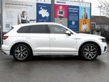 Volkswagen Touareg 3.0 TDI 4mot ELEGANCE LEDER AHK Innovisi - VW Touareg Gebrauchtwagen in München