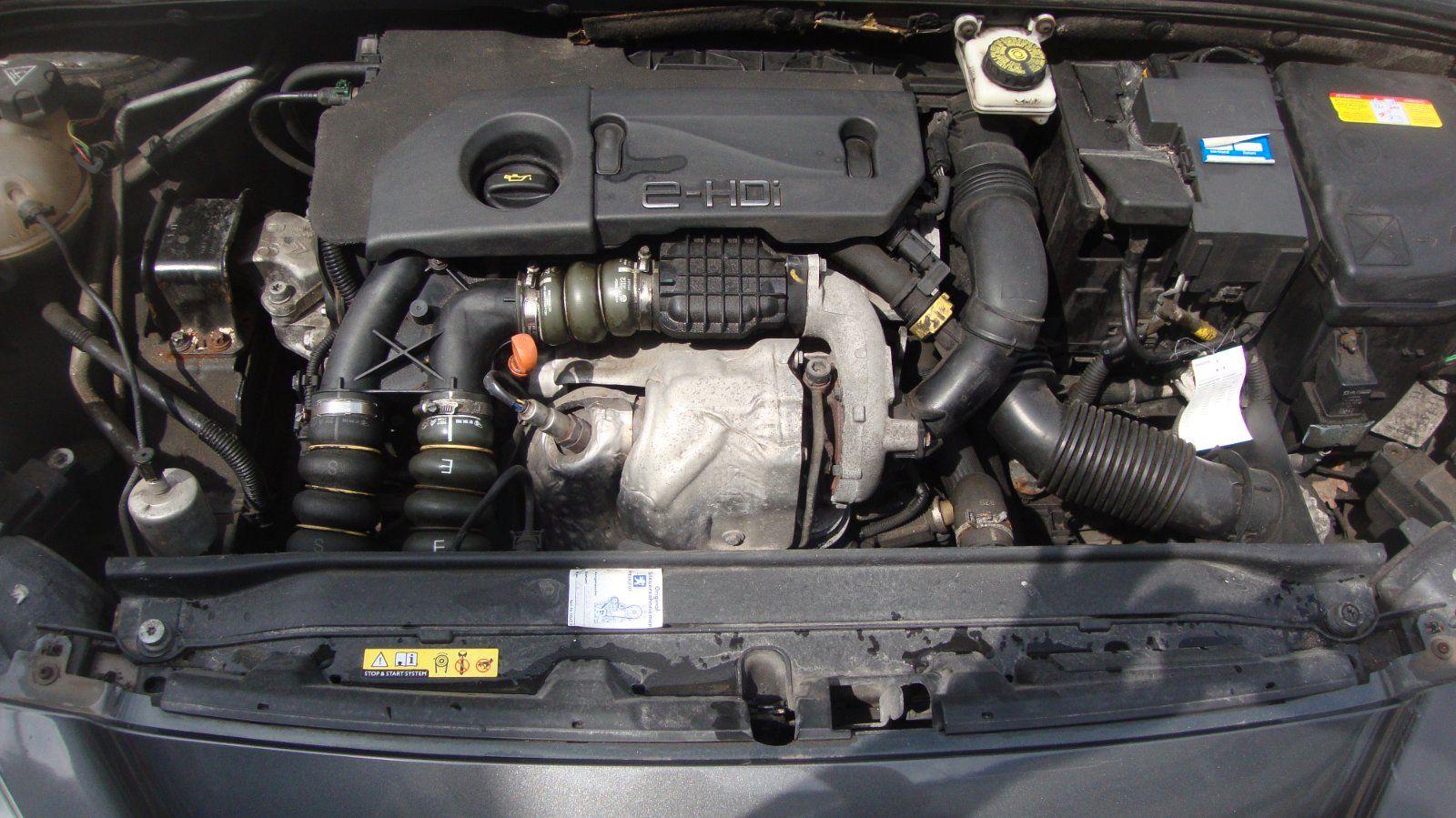 Peugeot 308 2011 — photo 12