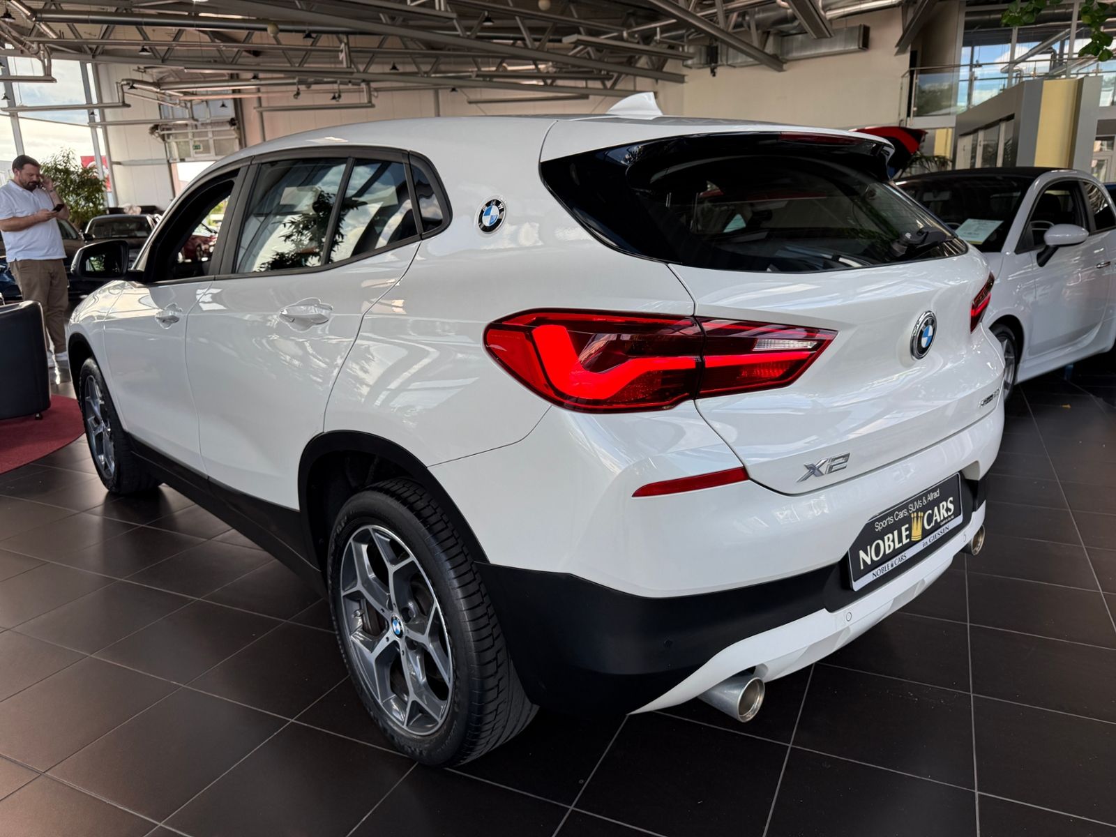 Fahrzeugabbildung BMW X2 sDrive 20 i HUD LEDER KAM LED 18"