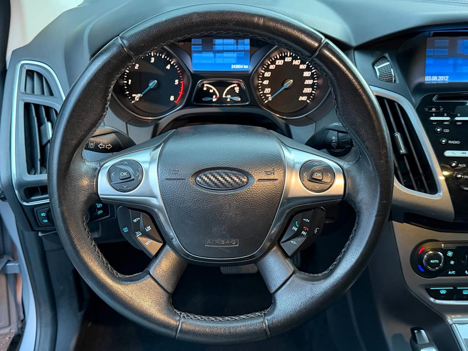 Ford Focus 2012 — photo 15