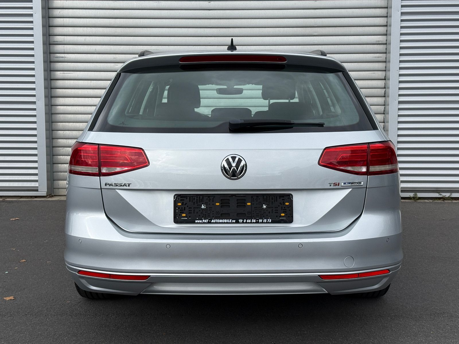 Fahrzeugabbildung Volkswagen Passat Comfortline DSG ACC Navi PDC SHZ Massage