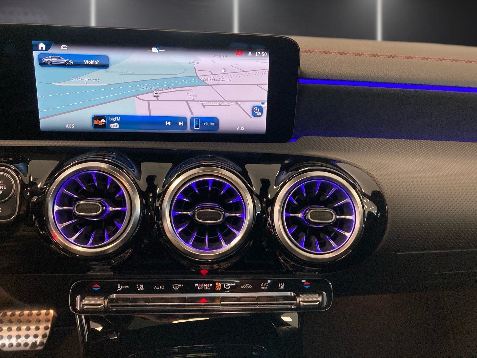 Fahrzeugabbildung Mercedes-Benz CLA 180 AMG Plus*Pano*HUD*360°*MBeam*AHK*Totwink