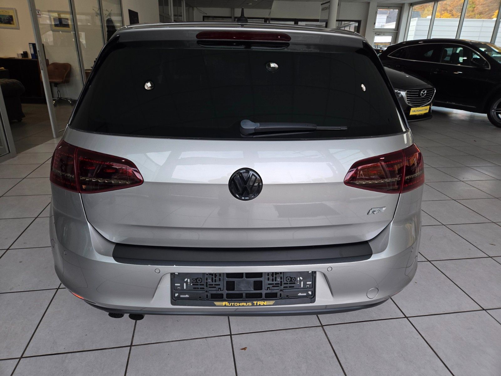 Fahrzeugabbildung Volkswagen Golf VII Lim. Highline BMT *PANORAMADACH*