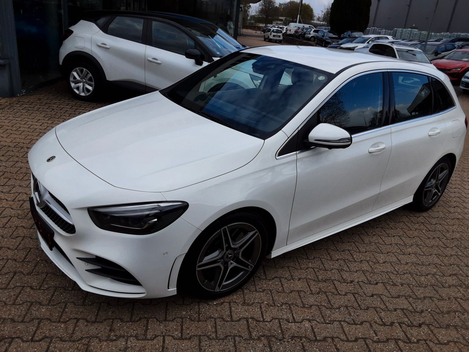 MERCEDES-BENZ B 250 AMG Line Klima SH Navi PDC Kamera
