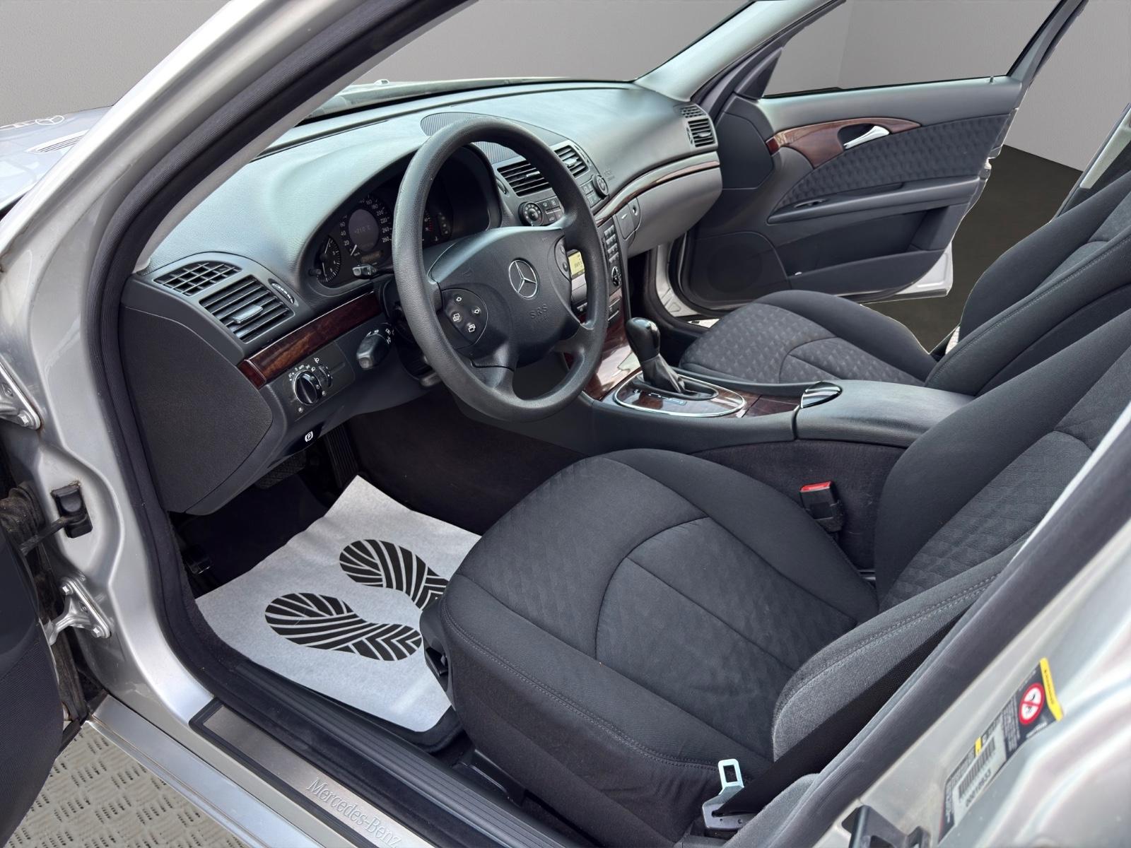 Mercedes-Benz E200 2005 — photo 11