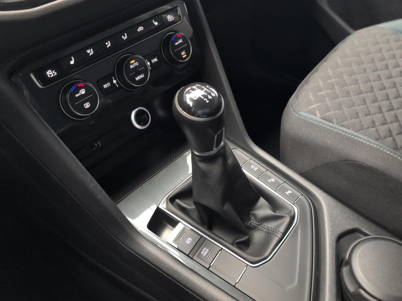 Tiguan IQ.DRIVE 1.5 TSI Klima Navi Einparkhilfe