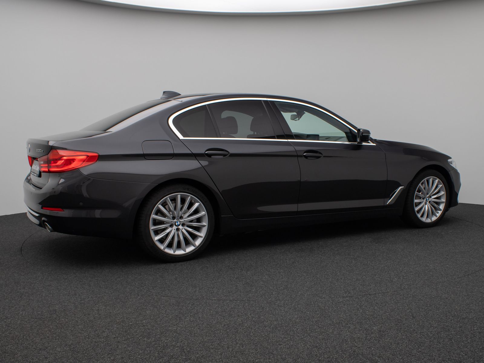 Fahrzeugabbildung BMW 530e xD LuxuryLine 360°Glasdach HUD HiFi Massage