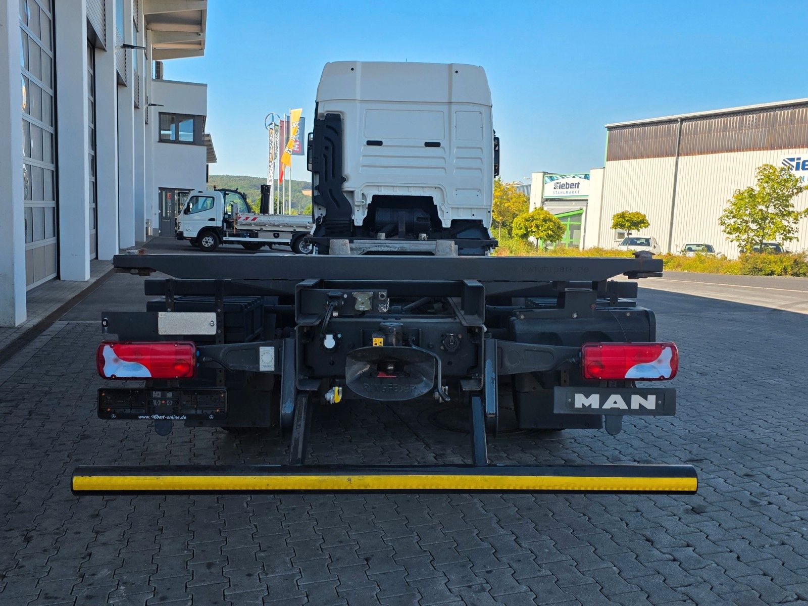Fahrzeugabbildung MAN TGX 26.360 6x2-2 LL BDF Fahrschule 5 Sitze AHK