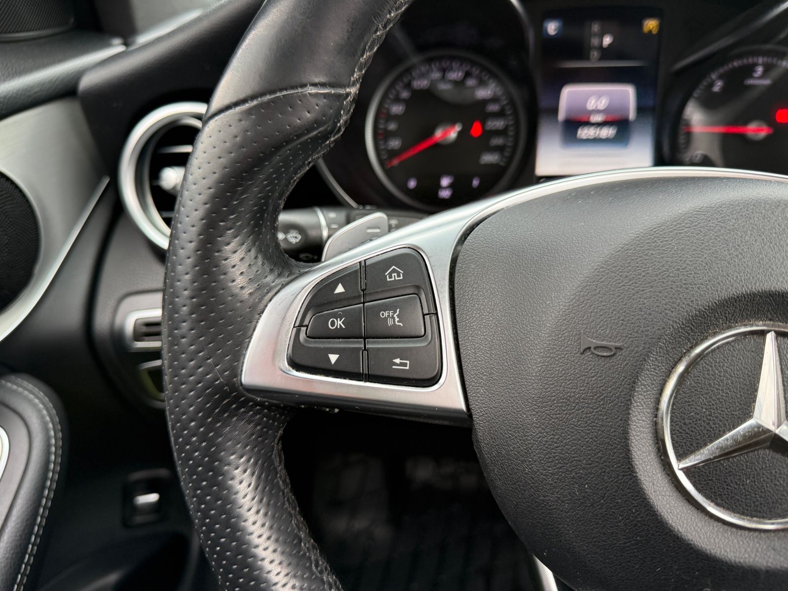 Fahrzeugabbildung Mercedes-Benz GLC 220 d 4Matic AMG Line PANO LED NAV