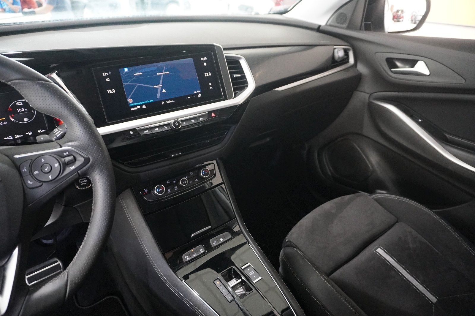 Fahrzeugabbildung Opel Grandland (X) 1.6T GSe HYBRID 4X4 NAVI/LED/SPORT