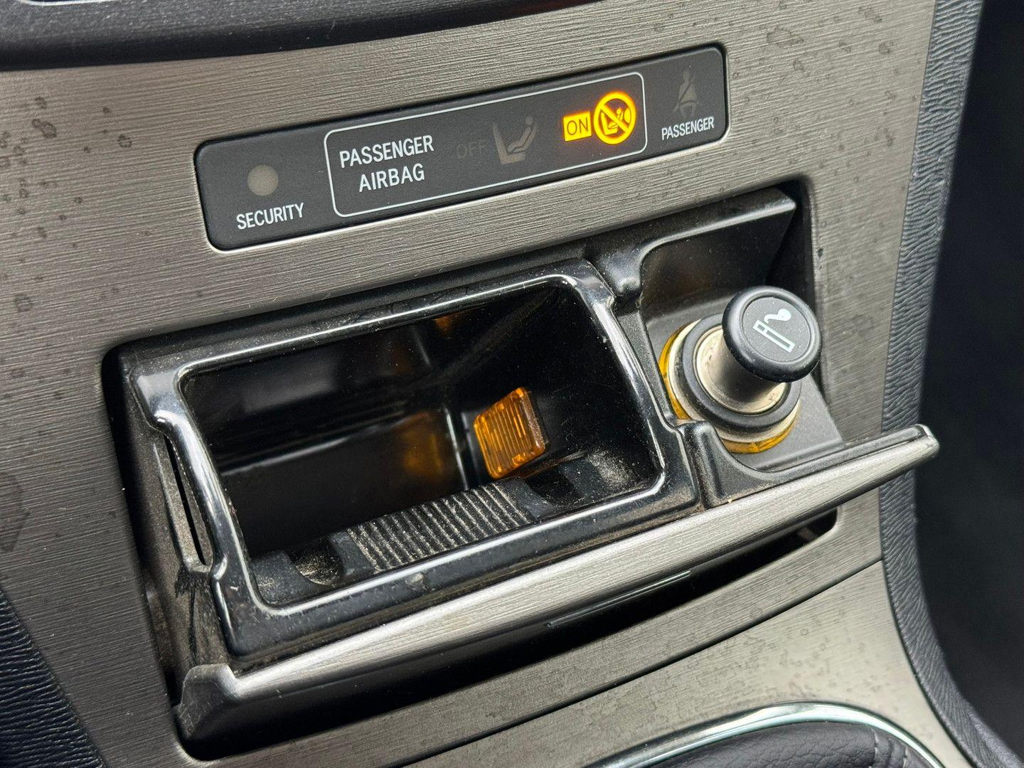 Toyota Avensis 2010 — photo 31