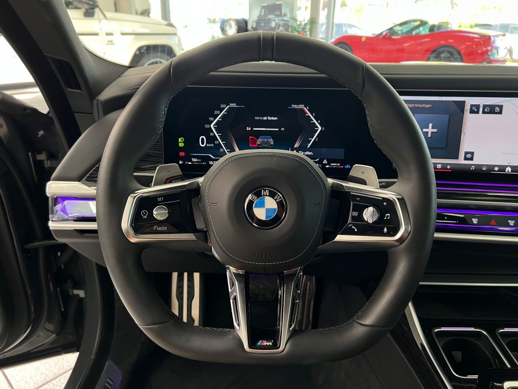 BMW 740 d xDrive M-Sport PANO-SKY*THEATRE*B&W*STHZG*