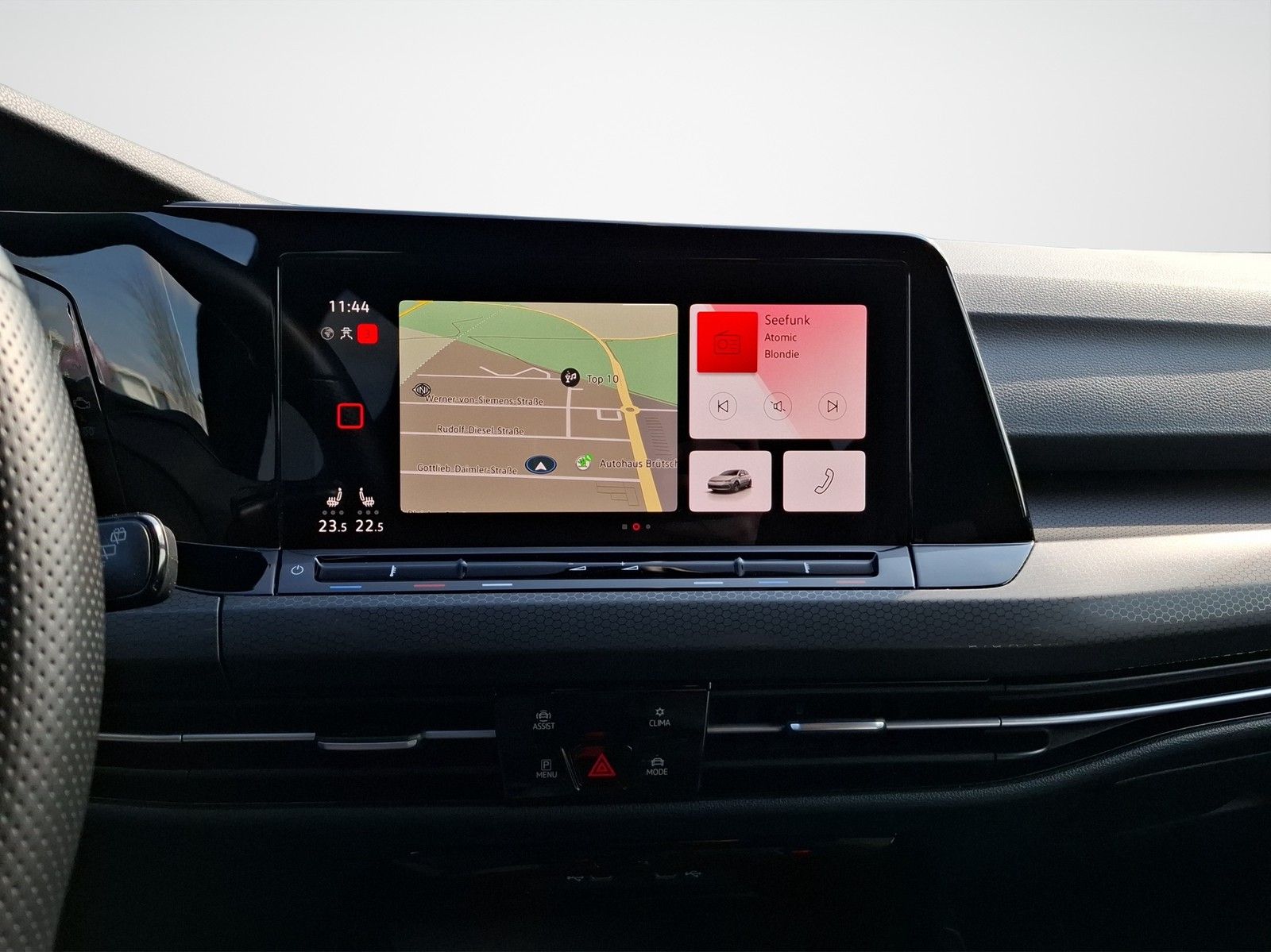 VW Golf VIII 2.0 TSI GTI DSG / NAVI / LED / AHK / A - Image 13