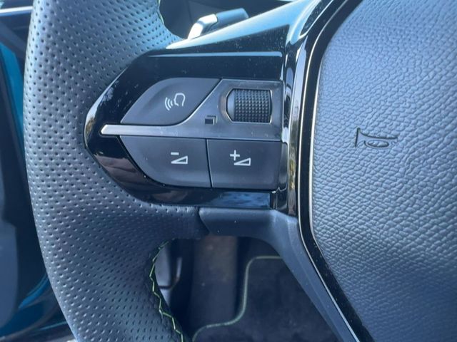 Foto Nummer 25: PEUGEOT 2008
