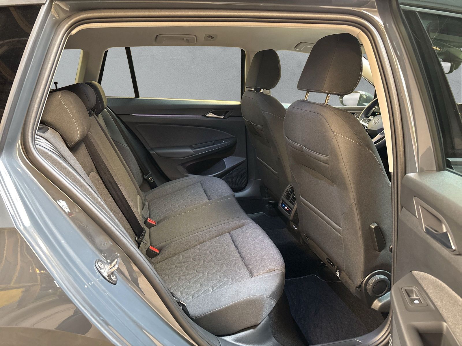 Fahrzeugabbildung Volkswagen Golf Variant 2.0 TDI Life Kamera Sitzhzg. HuD AC