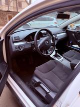 Volkswagen VW Passat Variant Weiß mit AHK, 8-fach Bereifung - Volkswagen Passat Variant: W8