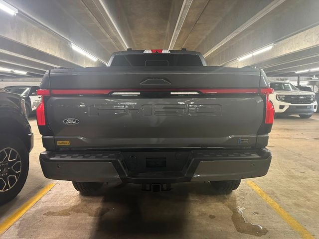 Ford F150 Lightning Lariat  gross Batterie im Vorlauf