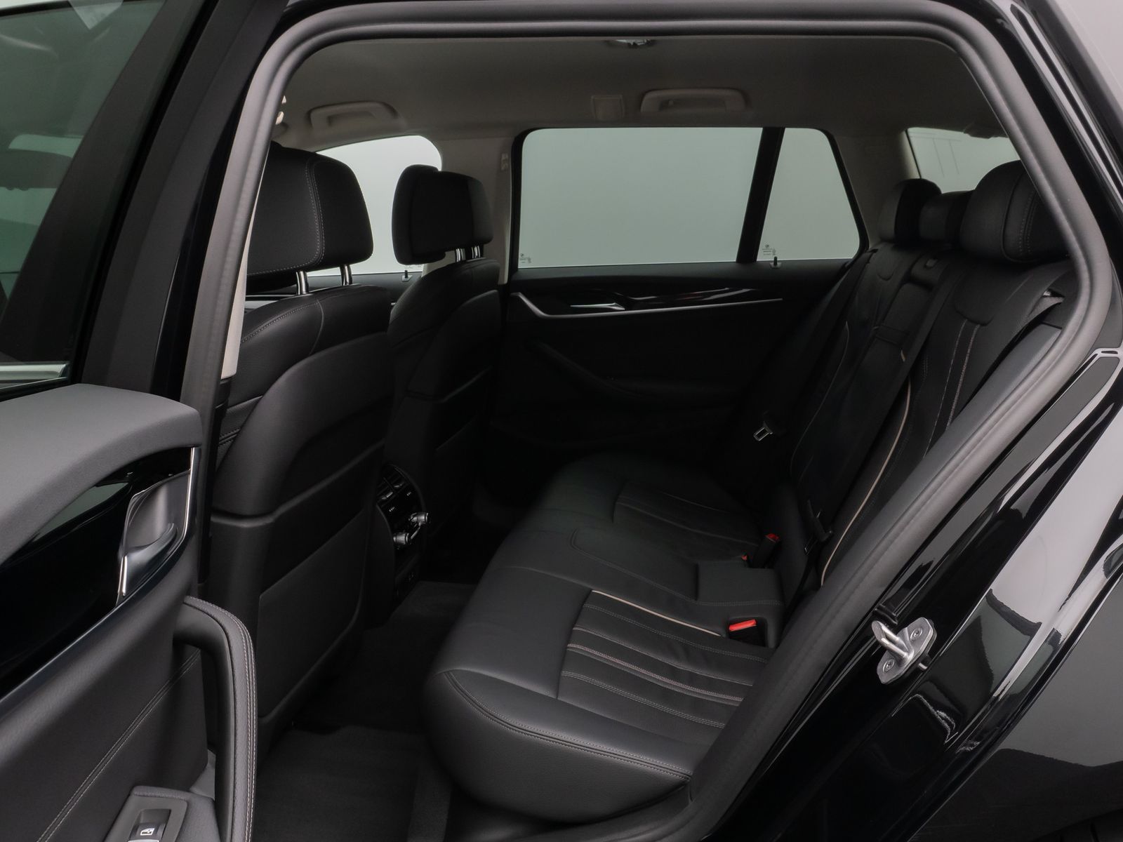 Fahrzeugabbildung BMW 530e xD Kamera Komfort DisplKey Alarm