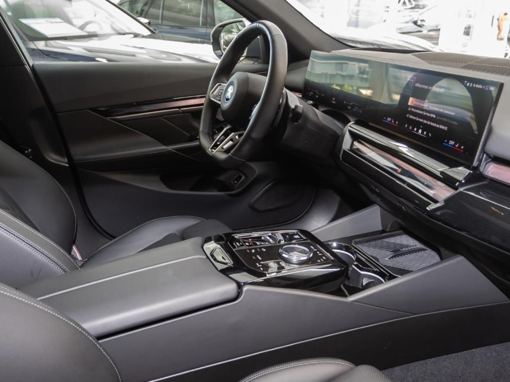 BMW 530 exMSport+AHK+Panorama+Navi+HUD+LED+RFK+Leder