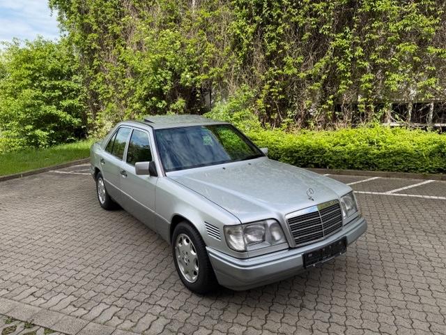 Mercedes-Benz E 300 Diesel, Klima, 5-Gang, Oldtimer