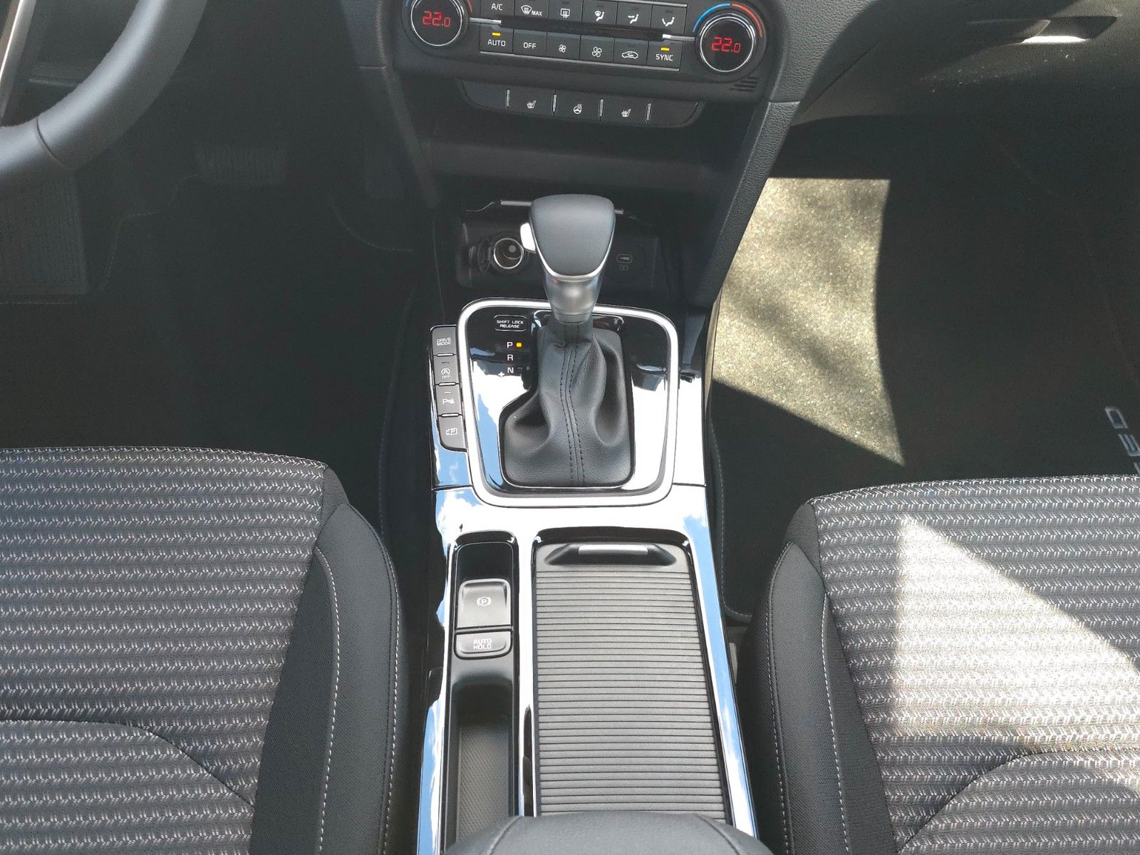 Fahrzeugabbildung Kia Ceed SW 1.5T 48V DCT 140 Ultimate STY JBL