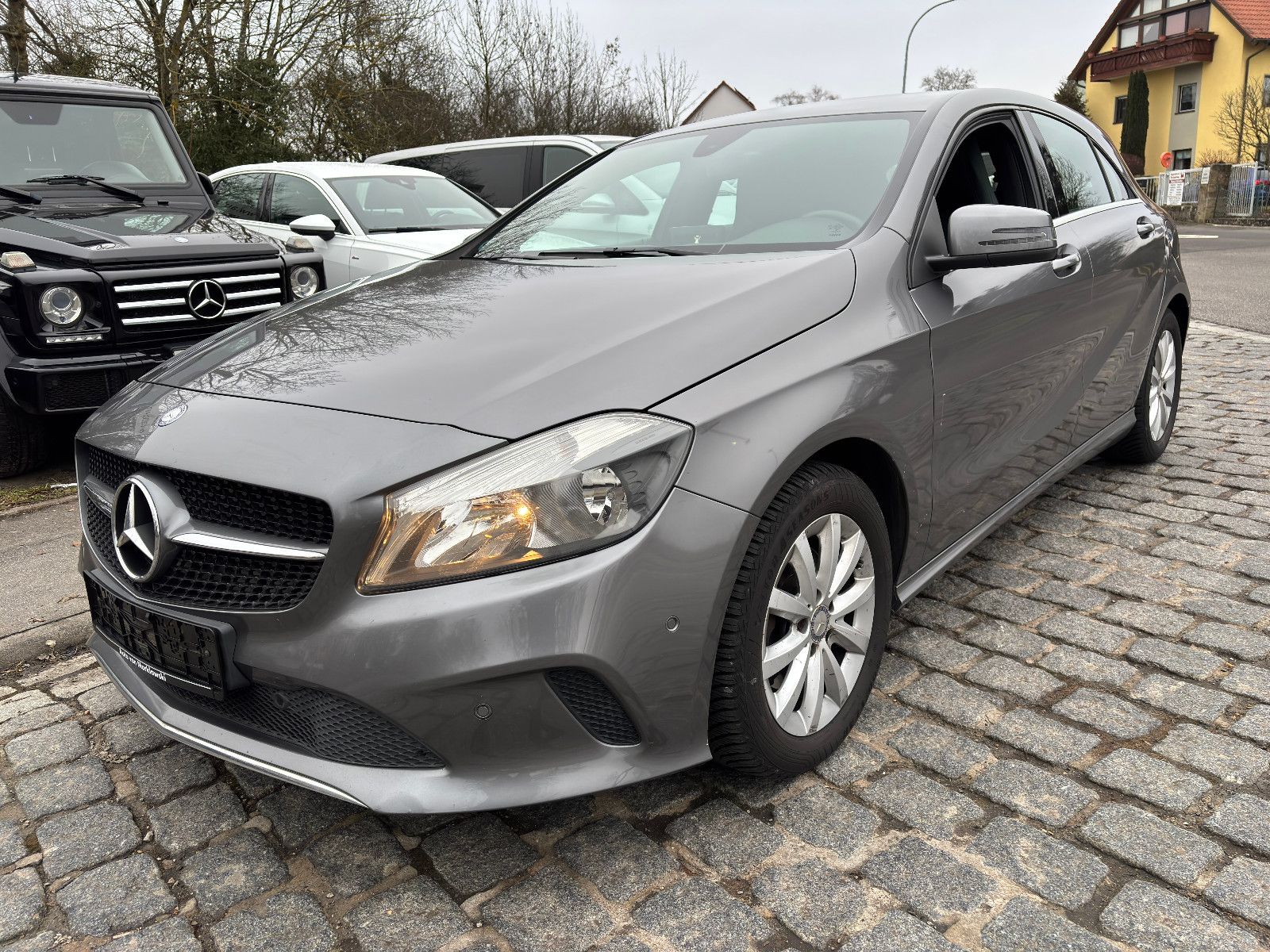 MERCEDES-BENZ A 180 Style Automatik Navi Sitzheizung