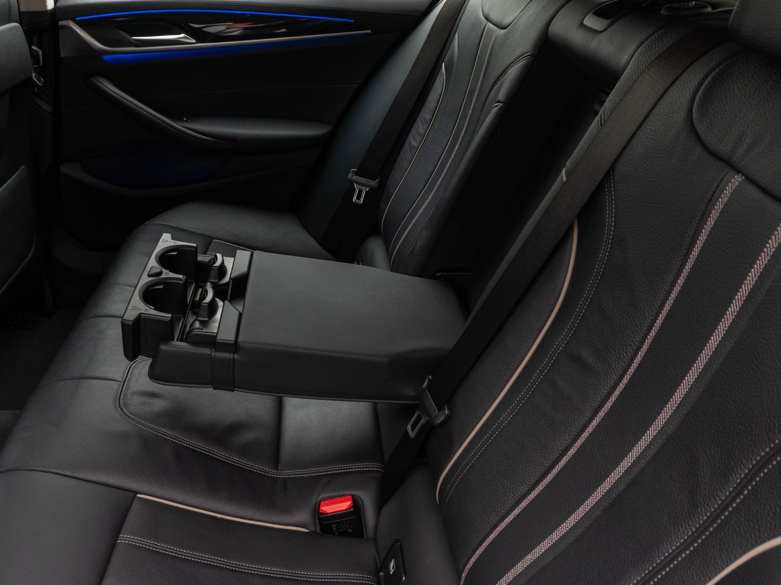 Fahrzeugabbildung BMW 530d LuxuryLine Kamera Laser HUD DAB ACC Komfort