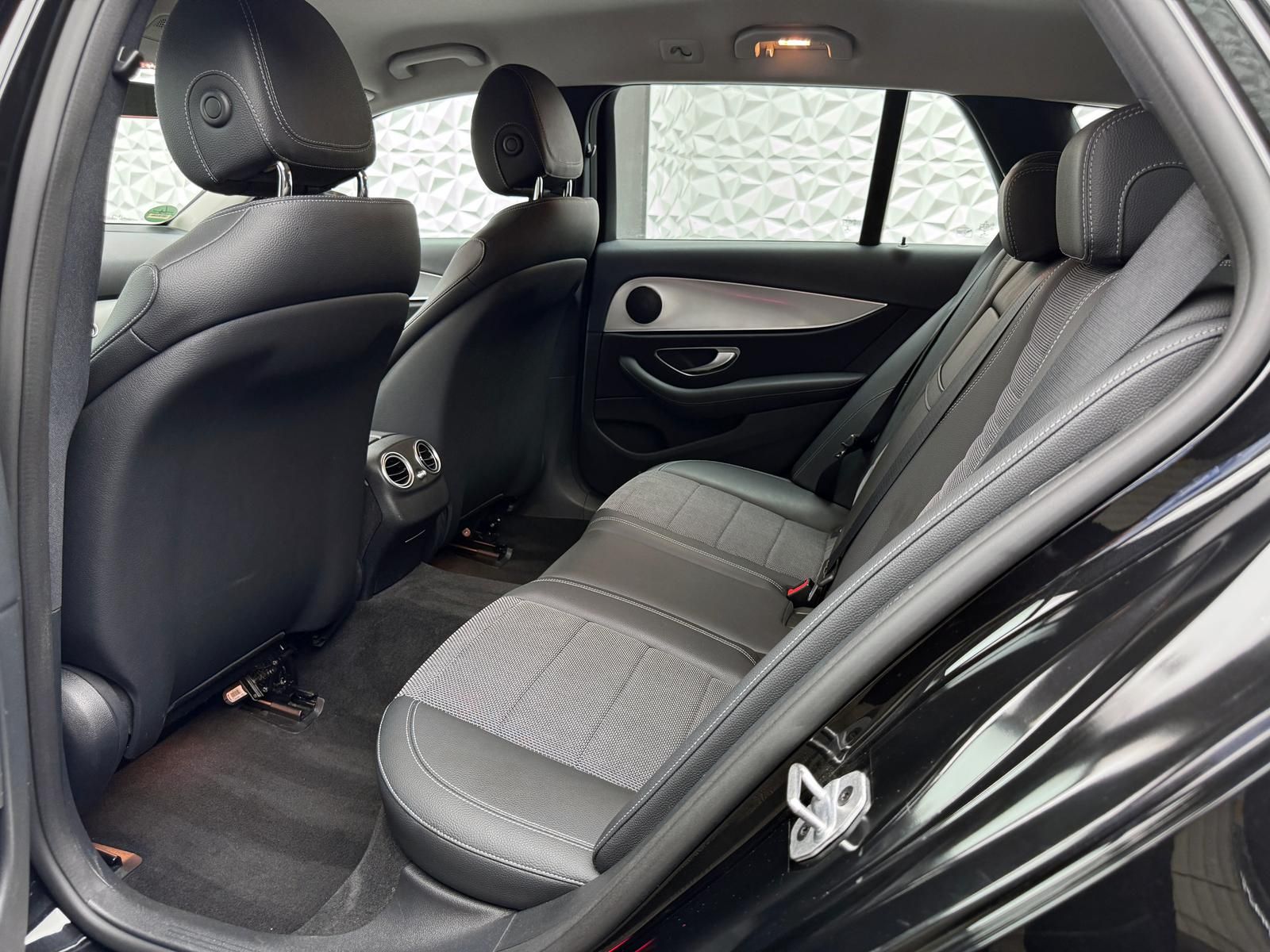 Fahrzeugabbildung Mercedes-Benz d T AVANTGARDE/TWA/RCAM/PDC/LED/CARPLAY/AMBIENTE