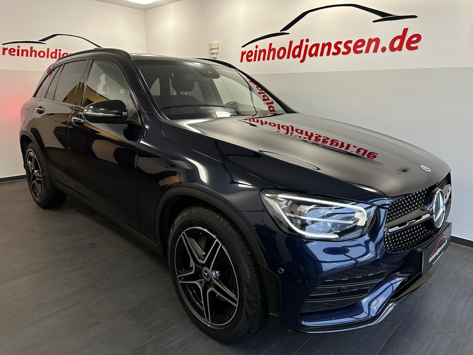 MERCEDES-BENZ GLC 220 d 4M AMG Night Standh Distronic Panorama