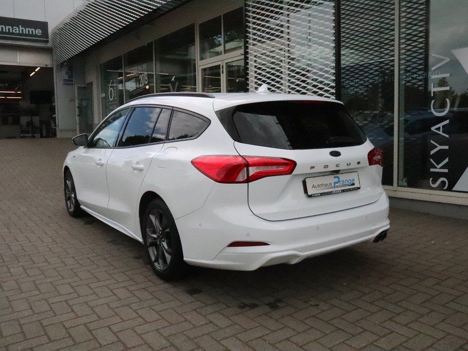 Fahrzeugabbildung Ford Focus Turnier 1.5 ST-Line AHK NAVI ACAA SHZ KeyL