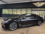BMW M760 Li xDrive SKYLOUNGE/B&O/360°KAMERA/LED/Voll - BMW M760 Benziner Gebrauchtwagen