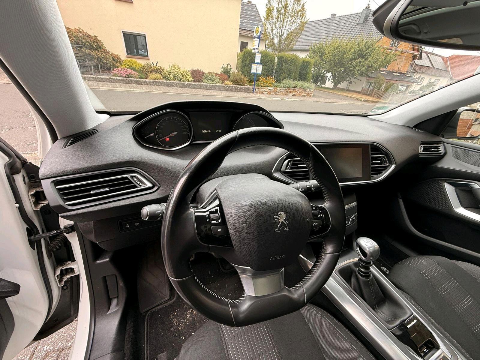 Peugeot 308 2015 — photo 12