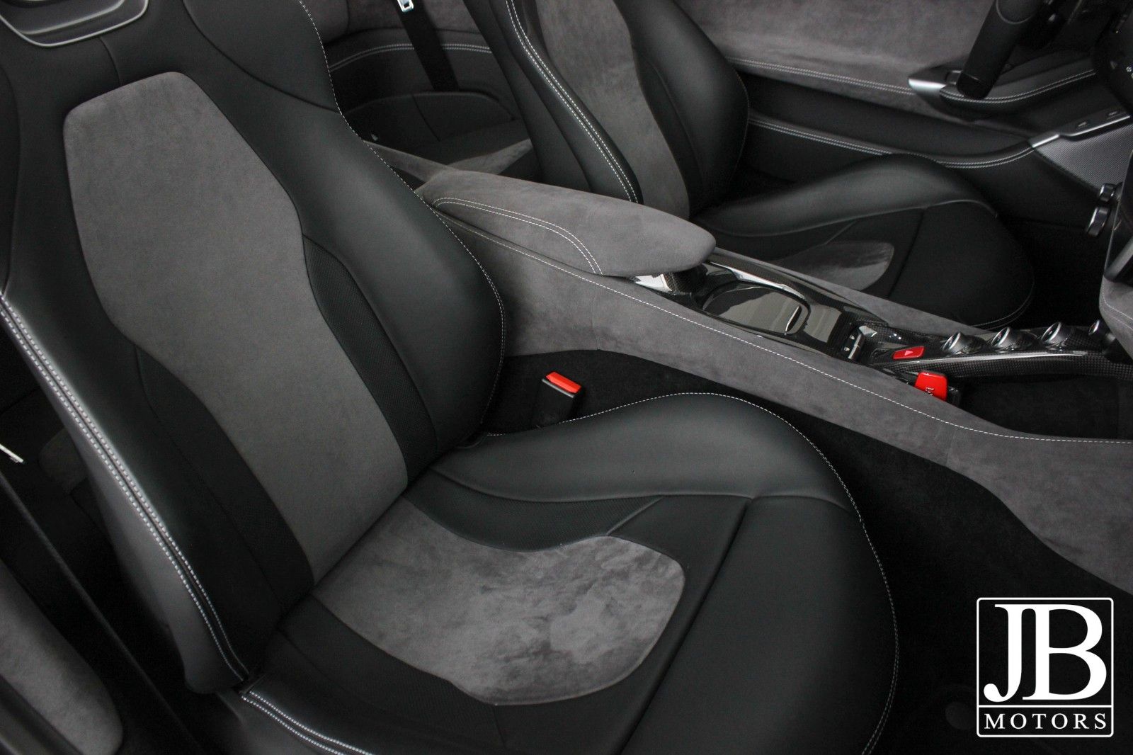 Fahrzeugabbildung Ferrari Portofino LED Beifahrer Display Alcantara