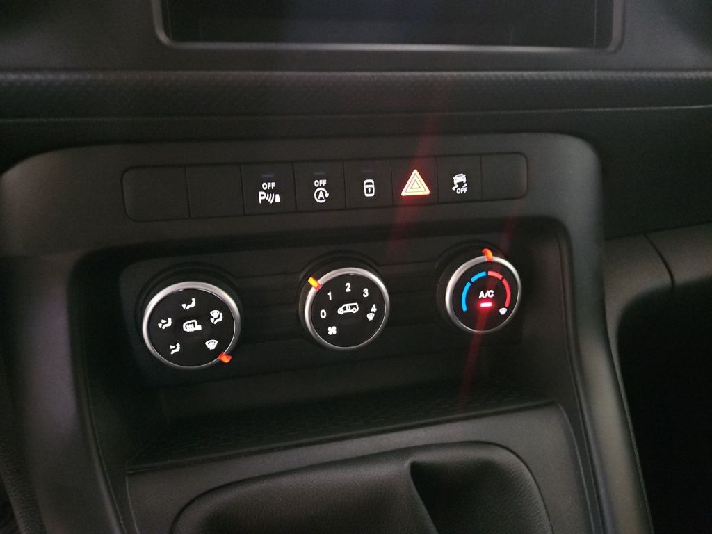 Fahrzeugabbildung Mercedes-Benz Citan 108 Kasten BASE Standard Klima PTS hi.