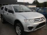 Mitsubishi L200 2.5 DI-D/136CV DC Invite DPF cab - silberne Mitsubishi L200