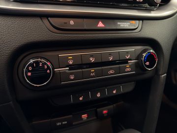 Kia Ceed SW 1.5T Kamera Klima Sitzheizung CarPlay