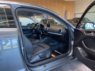 Audi A3 ambiente *BI-XENON*NAVI*TEMPOMAT*SZHZ*KLIMA*